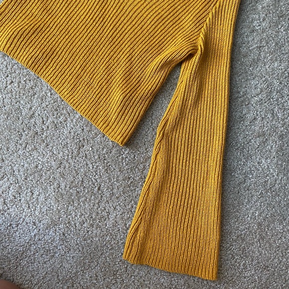 Mustard yellow crop sweater with bell sleeves - Picture 2 of 4
